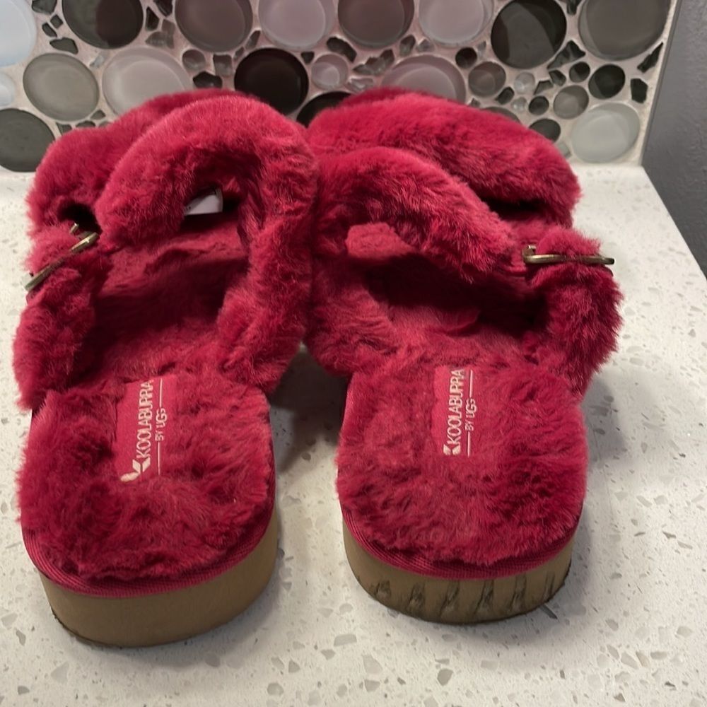 Koolaburra Ugg Woman’s Raspberry Fuzzy Sandals - image 4